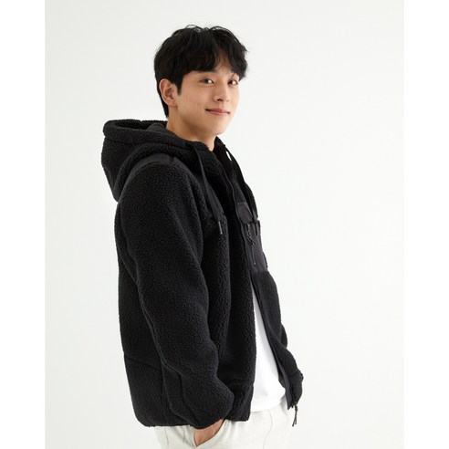 블랙야크 후리스 뽀글이 B마카롱에센셜2후드자켓은 보아 플리스 소재를 사용하여 간절기 시즌에 가볍게 착용이 가능한 후드 일체형 플리스 자켓입니다.