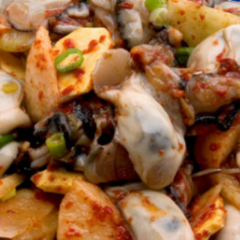 30년 장인의 손길로 탄생한 명품 생굴무침, 바다의 깊은 풍미를 식탁으로 생굴무침