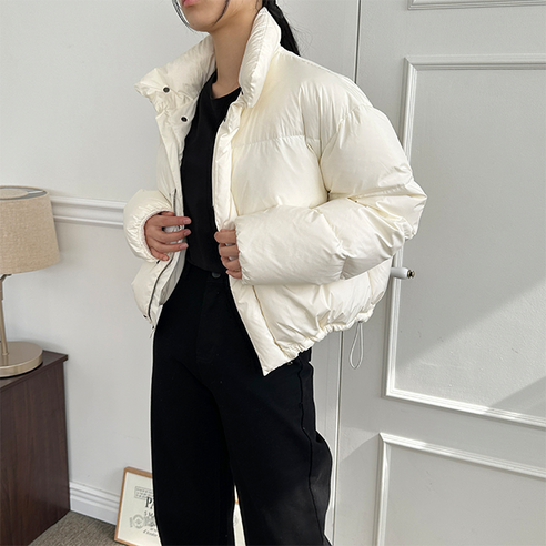 블랙, 아이보리, 브라운, 옐로우 색상 중에서 선택하고, 기장 58cm, 어깨 54cm, 가슴 62cm, 밑단 64cm, 암홀 27cm, 소매 15cm의 치수를 확인하세요.