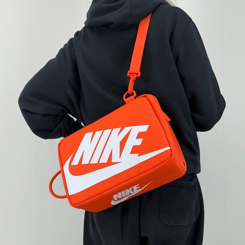 신발 고민 끝! 나이키 NSW 슈박스 가방 하나로 깔끔하게 정리하세요.
