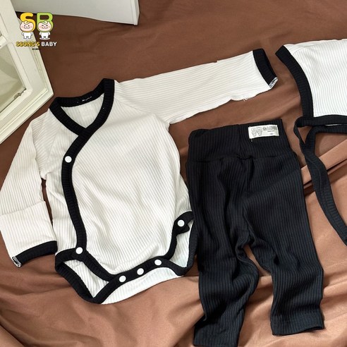 부드러움과 스타일을 담은 쏭스베이비 신생아 배냇, 흑백의 조화로 완성된 특별한 첫 선물