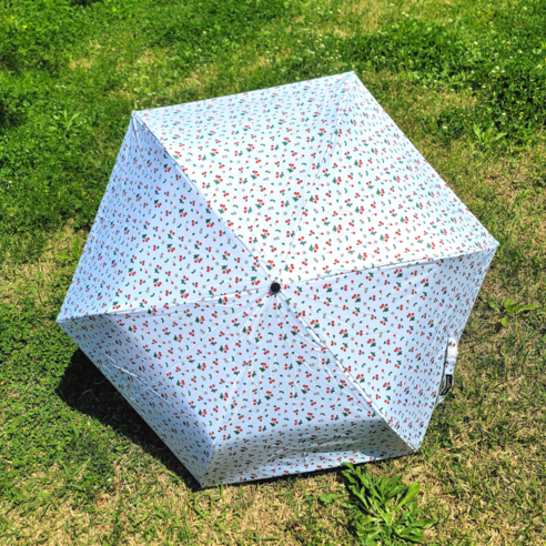 사랑스러운 디자인과 뛰어난 휴대성, 자외선 차단 효과까지 갖춘 메트로시티 체리 우양산으로 올여름 피부 고민 끝!