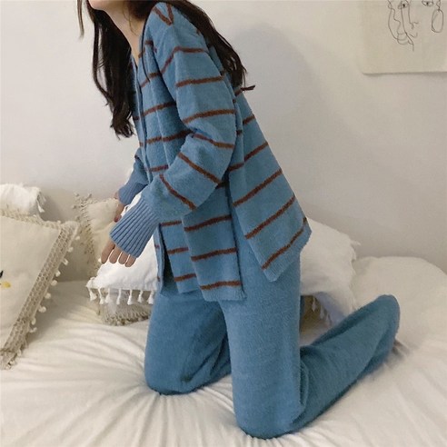 포근한 휴식, 러빙 스트라이프 젤라또피케 파자마 세트와 함께 달콤한 시간을 선물하세요.