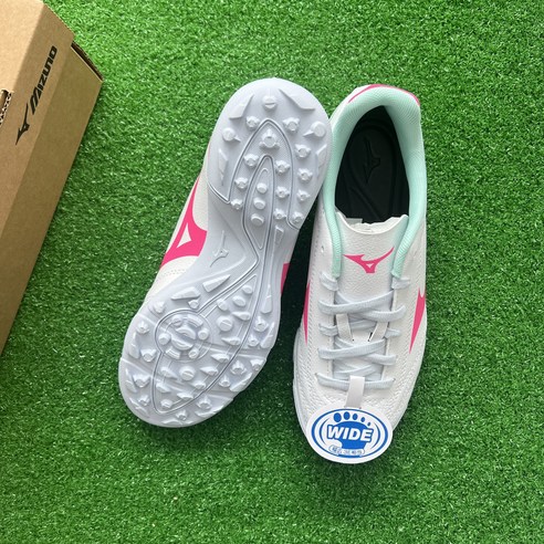 발끝에서 피어나는 핑크빛 열정, 미즈노 폴가도 풋살화