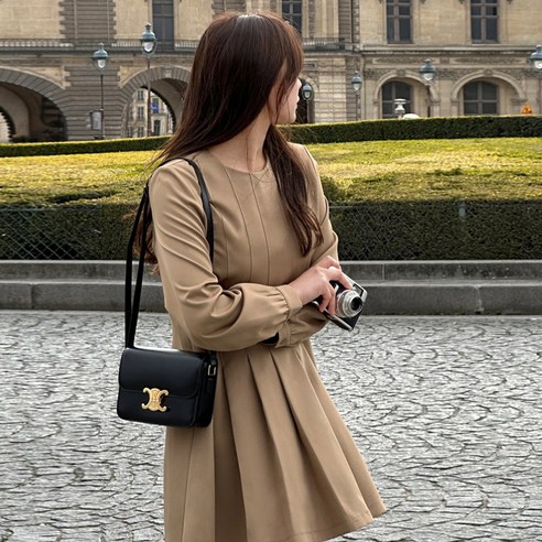 체리블라썸 핀턱 플리츠 라운드 미니 원피스