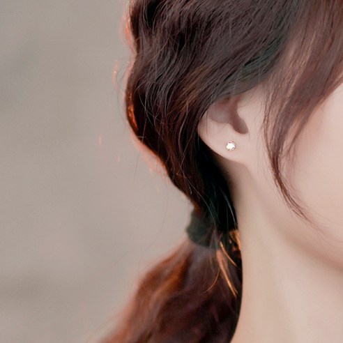 오로라 빛의 반짝임을 담은 다목적 액세서리, 일호장신구 오로라 원형 컷팅 귀걸이