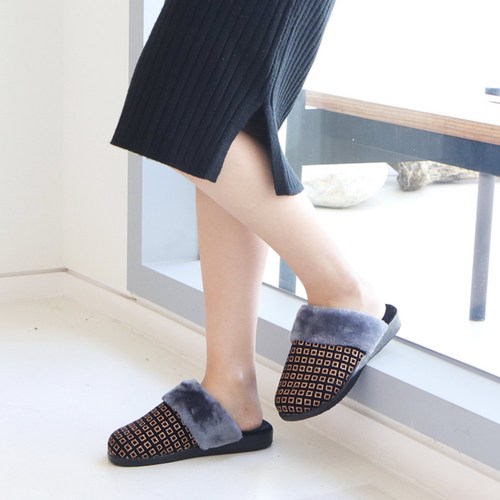 통굽르본디샌달