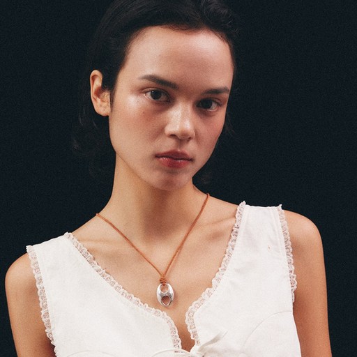 로울 Camel suede pignose necklace