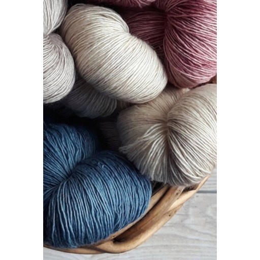 Knitting Graph Paper 4: 5 & 2:3 Ratio: Yarn Photograph Paperback