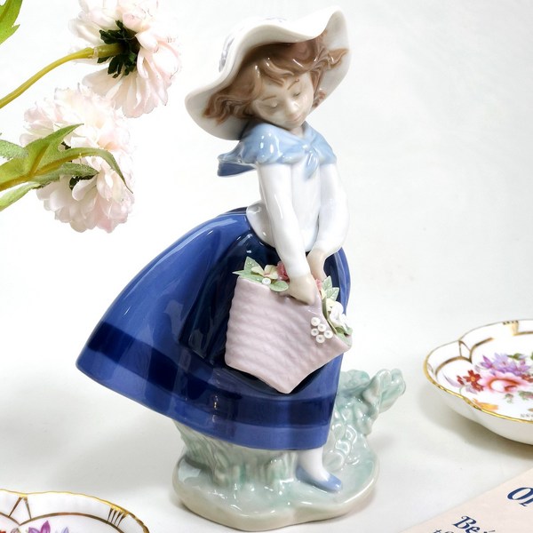 스페인 야드로 꽃따기 3자매 꽃바구니를 든 소녀 야드로인형 피겨린 장식소품