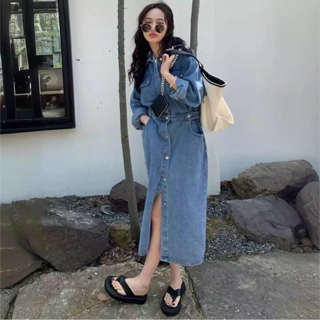 와이드한 핏의 허리조절이 가능한 데님 원피스 셔츠형 청롱원피스