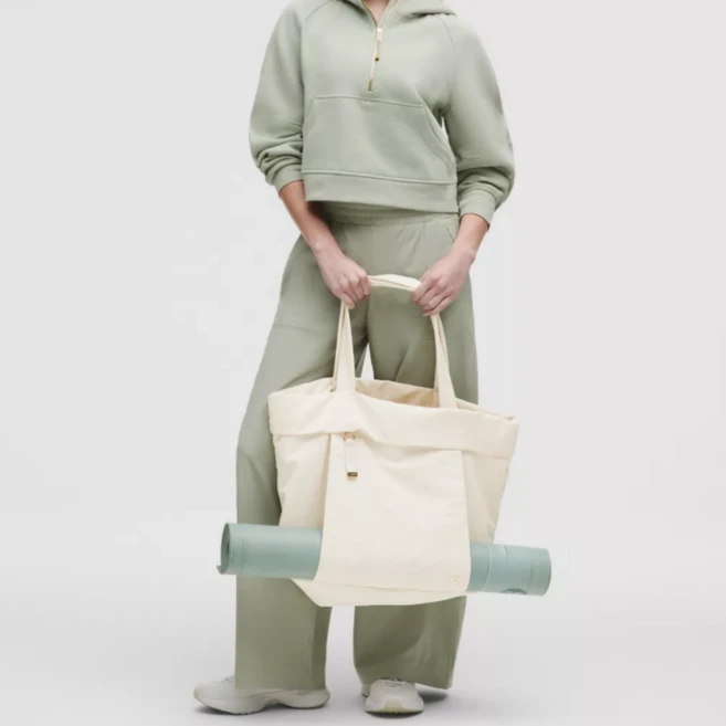 룰루레몬 요가매트가방 수납가능 대용량 캐리올 매트가방겸숄더백 보부상 빅 토트백 숄더백 피크닉 헬스 요가 데일리 요가백 운동가방 텀블러수납백 매장판, 1개, Light Ivory/Gold