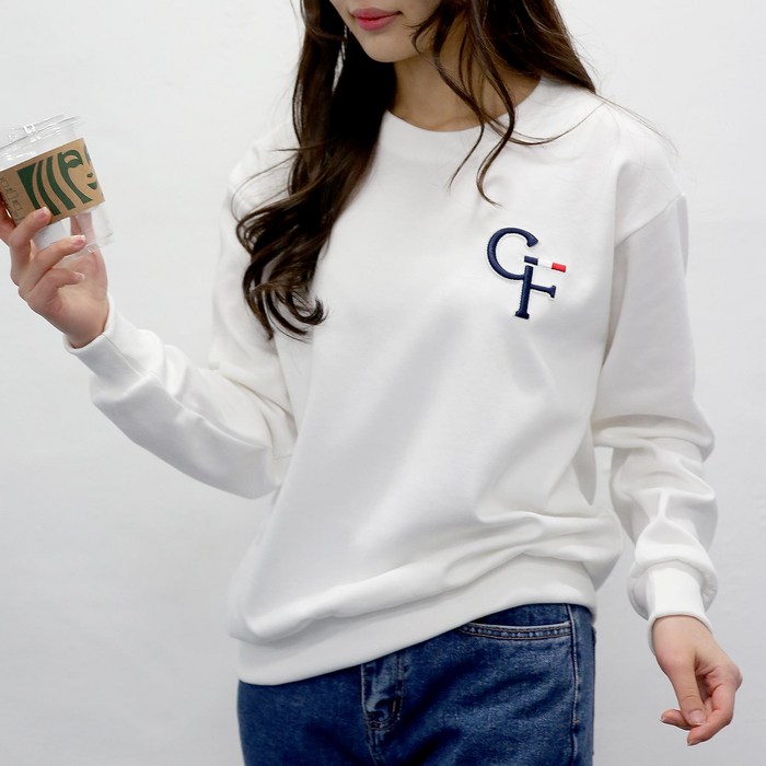 여자친9 시크한 영문 볼륨자수 맨투맨 빅사이즈 (S~2XL)