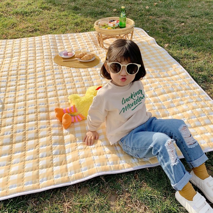 다니엘앤로사 두꺼운 푹신한 퀄팅 돗자리 한강 유아 돗자리 돛자리 6인용, 퀄팅 피크닉 돗자리, 엘로우 체크 대표 이미지 - 돗자리 추천