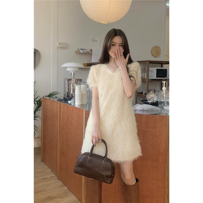 ROGBID 브이넥 펄 태슬 퍼 퍼 퍼 퍼프소매 루즈핏 A라인 원피스