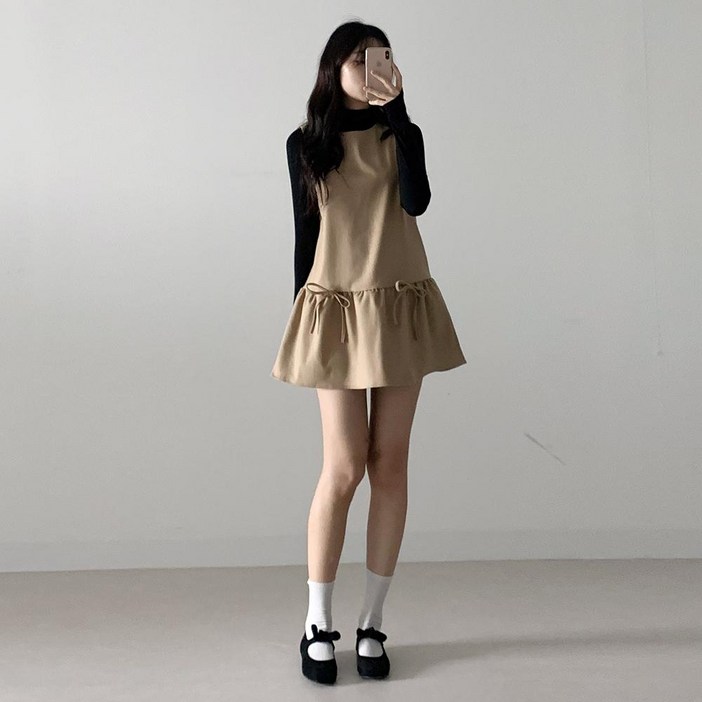 [러블리/국내제작] 데이지클로젯 쉬즈 리본 셔링 민소매 플레어 뷔스티에 미니원피스 / 봄 가을 겨울 따뜻한 연말룩 심플 기본템 데일리룩 데이트룩 여친룩 A라인 나시 레이어드