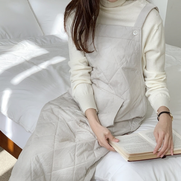 파인스토리패딩원피스 멜빵 단추 퀼팅 패딩 롱 스커트 원피스