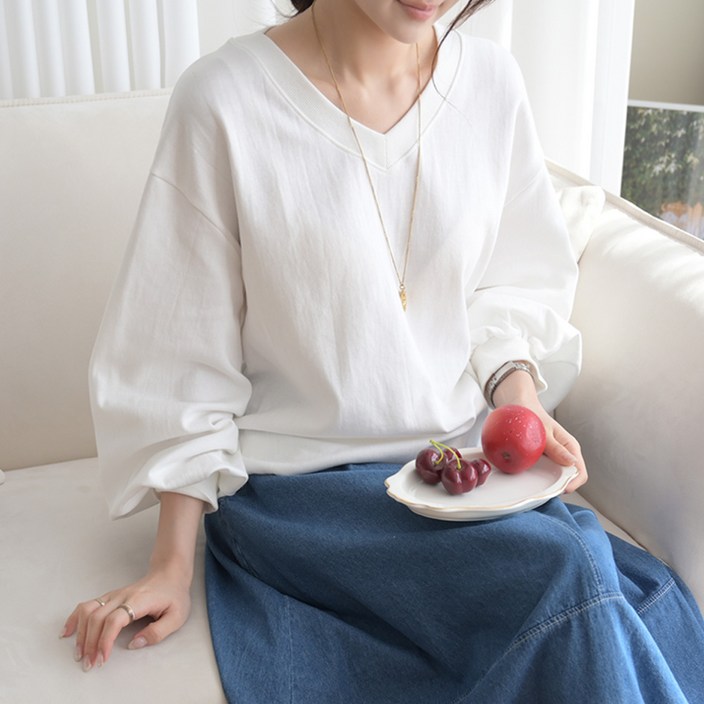 데일리앤 하르딘 여성 데일리 루즈핏 무지 브이넥 맨투맨 티셔츠 봄 가을 데일리앤 하르딘 여성 데일리 루즈핏 무지 브이넥 맨투맨 티셔츠 봄 가을