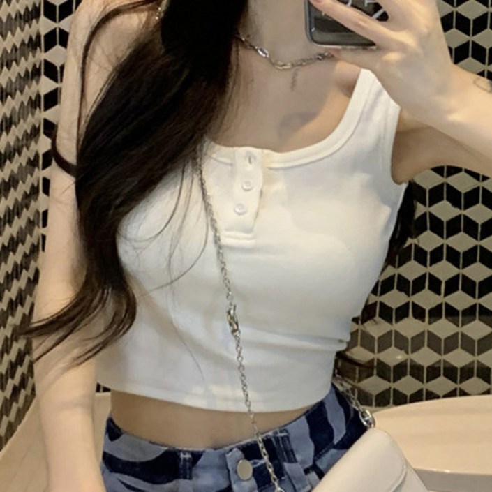 구디프 여성용 쓰리버튼 크롭 나시 소장템 구디프 여성용 쓰리버튼 크롭 나시 소장템