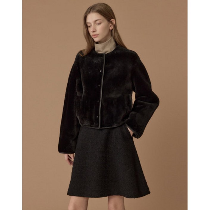 질스튜어트 뉴욕 여성 25FW PREMIUM 천연 양모피 블랙 무스탕 노카라 자켓 퍼 점퍼 JSJU5D590BK 706047