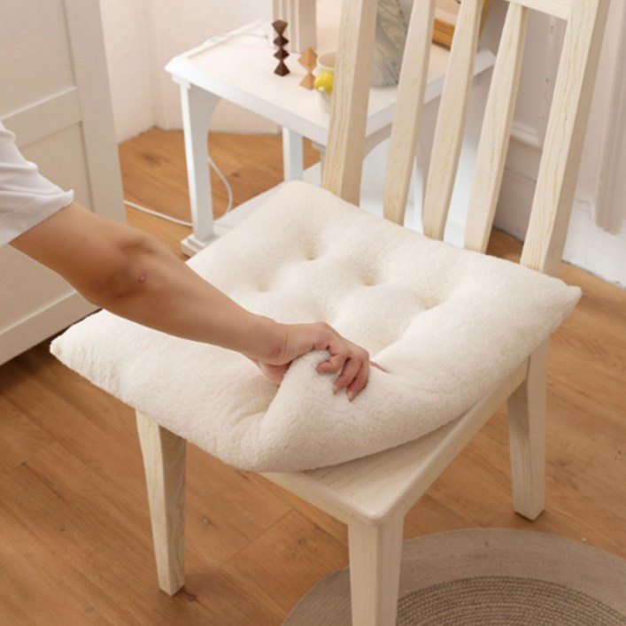 마켓플랜 캐시미어 뽀글이 의자 스퀘어 방석