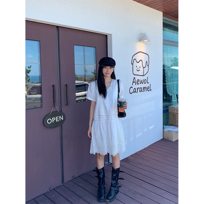 여름 브이넥 레이스 자수 펀칭 화이트 미니원피스 휴양지룩