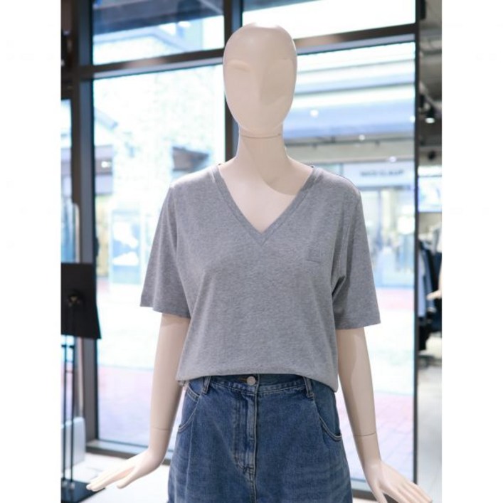 럭키슈에뜨 자수 포인트 V넥 반팔 티셔츠 LYTAM25560