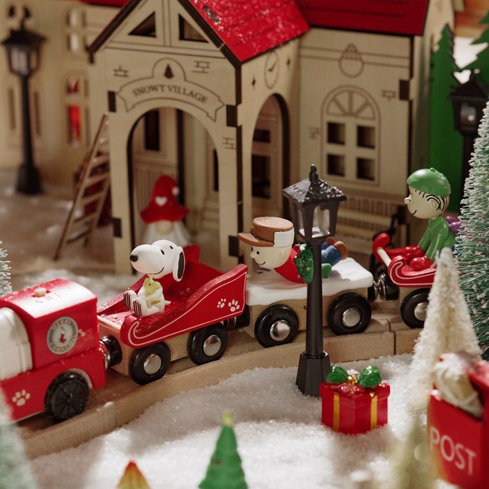 피너츠 공식 콜라보 스누피 피규어 움직이는 크리스마스 전동 기차, 1개