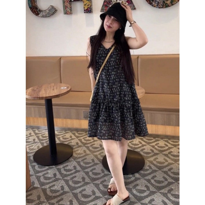 여성 플라워 민소매 원피스 여름용 중간 길이 슬림핏 V넥 스타일리시한 휴양지룩 편안한 착용감 데일리룩