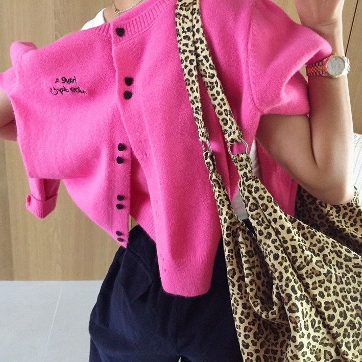 아이미마인 더블하트 배색 단추 영문 레터링 자수 라운드 루즈핏 니트 가디건 4color