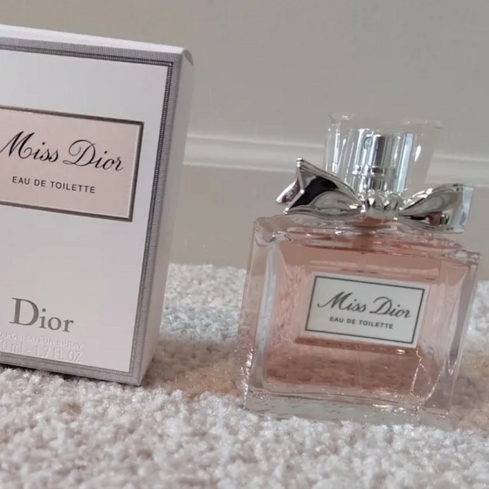 디올 미스디올 오드뚜왈렛 Miss Dior eau de toilette 디올 미스디올 오드뚜왈렛 Miss Dior eau de toilette