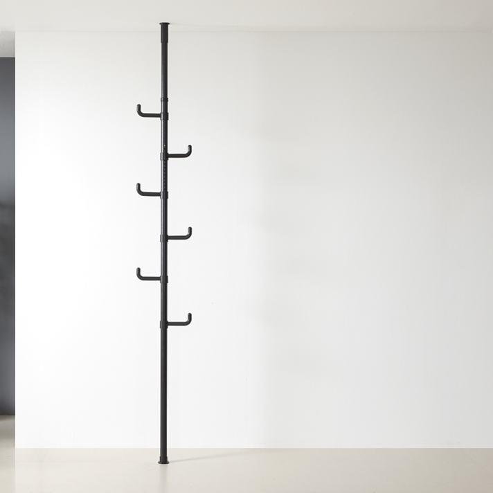  행거전문가 스미스 폴행거, 블랙 