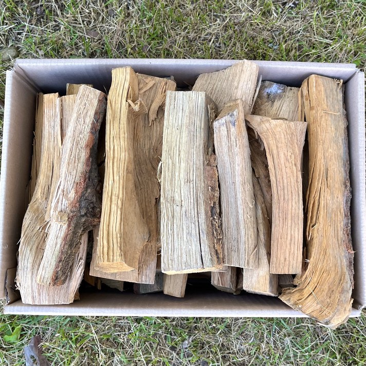 참나무 캠핑 장작 잘마른 기계건조 불멍 B급 못난이 15kg, 1개 참나무 캠핑 장작 잘마른 기계건조 불멍 B급 못난이 15kg, 1개