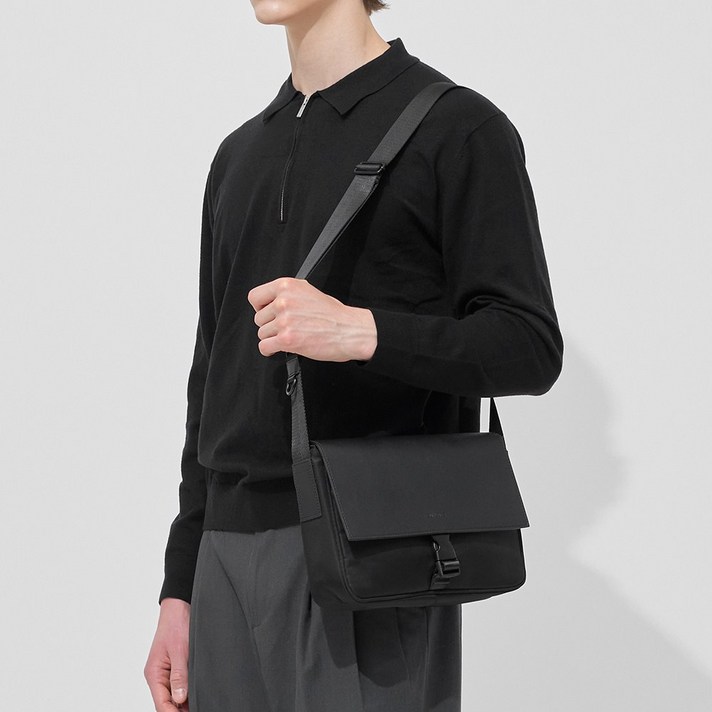 퀄팩 커렌트 스몰 메신저백 341