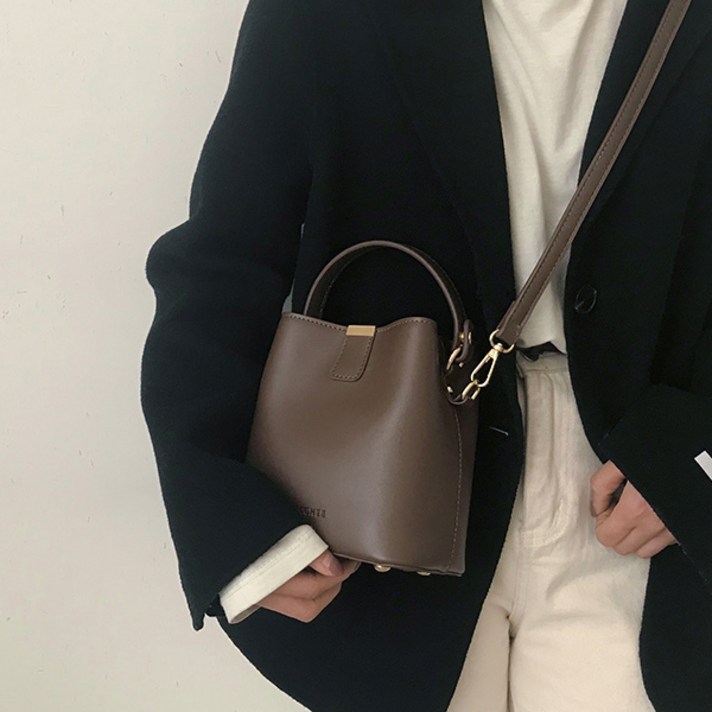 연이랜드 어텀 레더 버킷백 크로스백