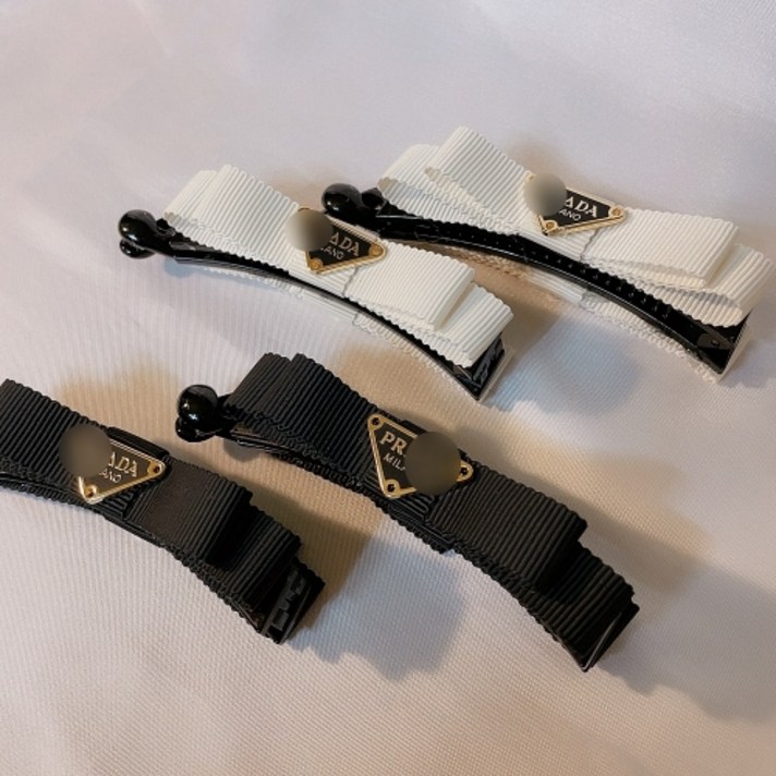 작은로고 리본 바나나 핀 10cm