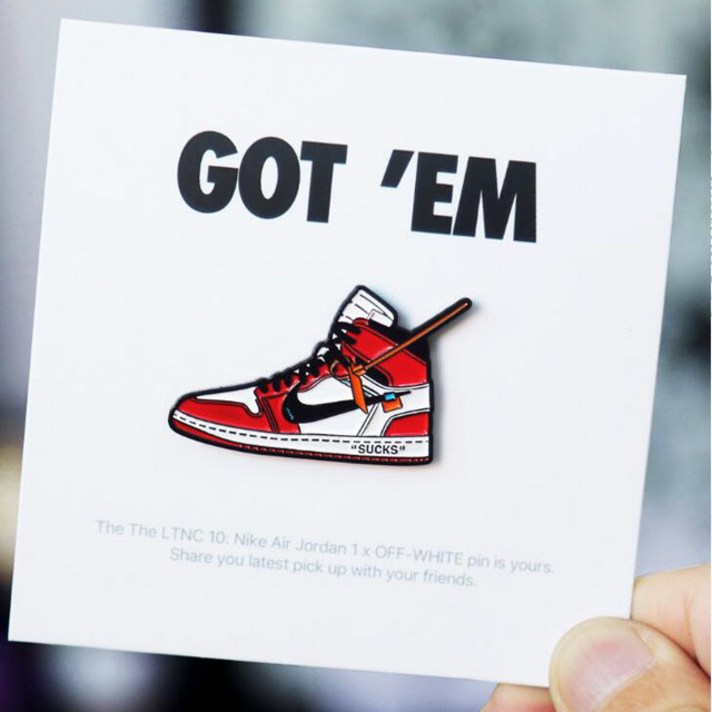 더잇슈 운동화 뱃지 패션 브로치