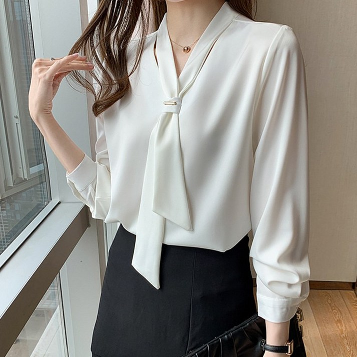 레일라 메탈장식 타이넥 블라우스 S250806FW15