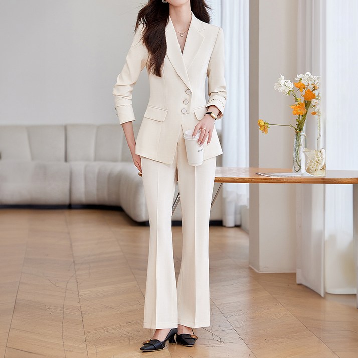 페이퍼먼츠 티나 쓰리버튼 자켓 + 세미 부츠컷 슬랙스 세트 10071