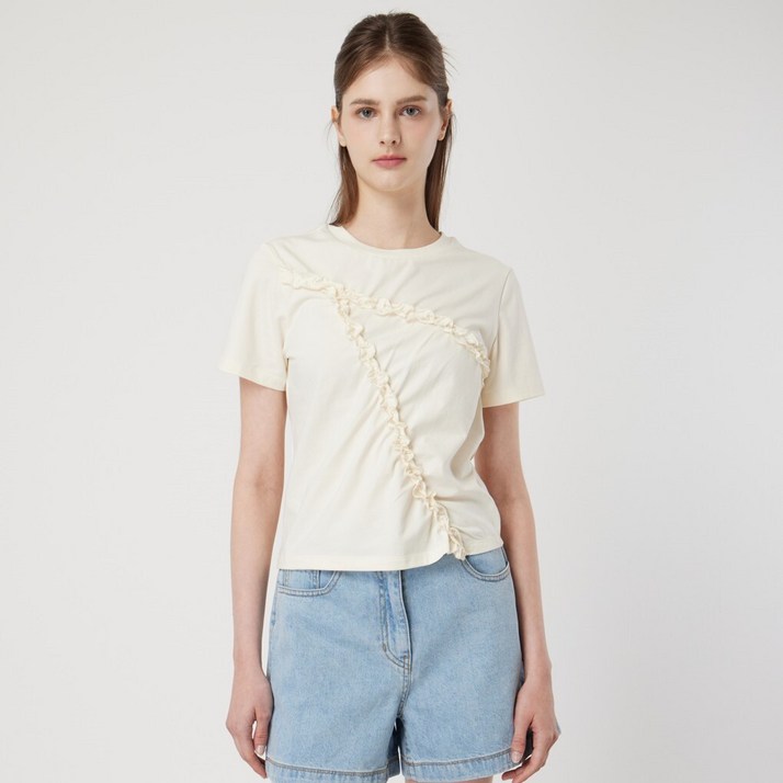 [AK플라자] [씨씨콜렉트] 사선 러플 티셔츠_C252PSM062