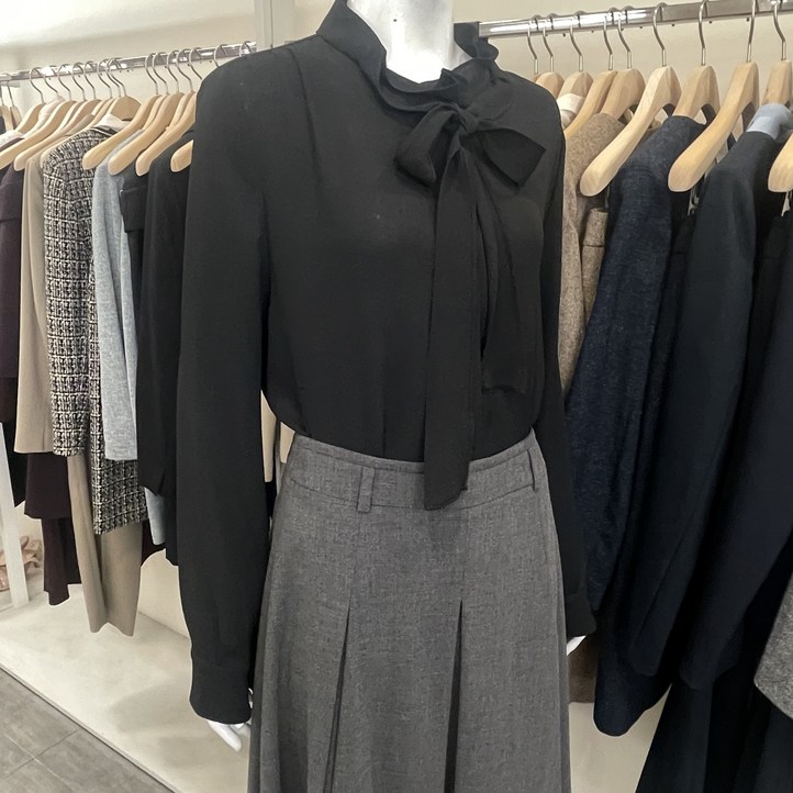 케이엘 KL 프릴타이 베이직 블라우스 2컬러 BL25pkO1O0