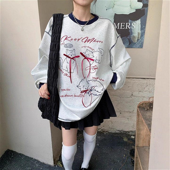 SAHINER 봄 데일리 여성 오버핏 고양이프린팅 리본 배색 맨투맨 LJBWY35