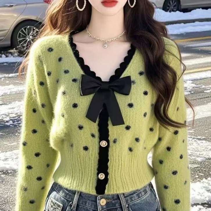 티티웍스 여성 예쁜 브이넥 리본장식 폴카 도트 슬림 크롭 니트 가디건 브롯치 탈부착 가능