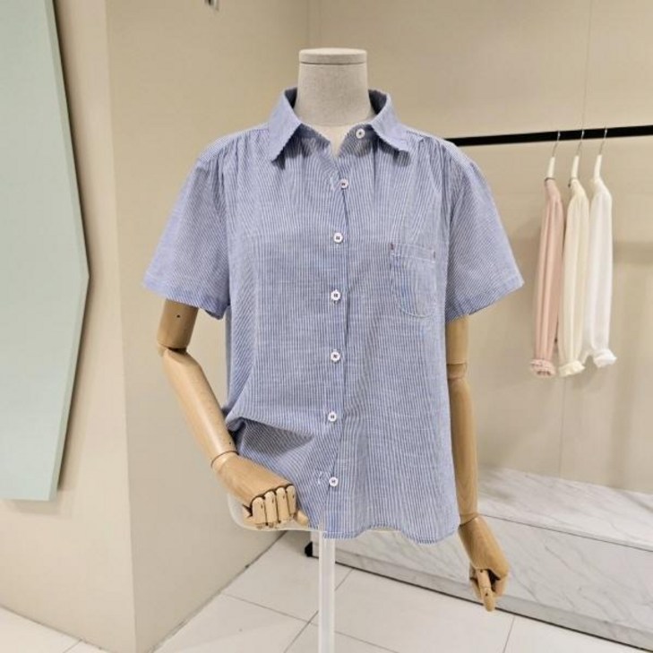 데스틸 D2523BL5471셔링 디테일 잔줄 카라블라우스