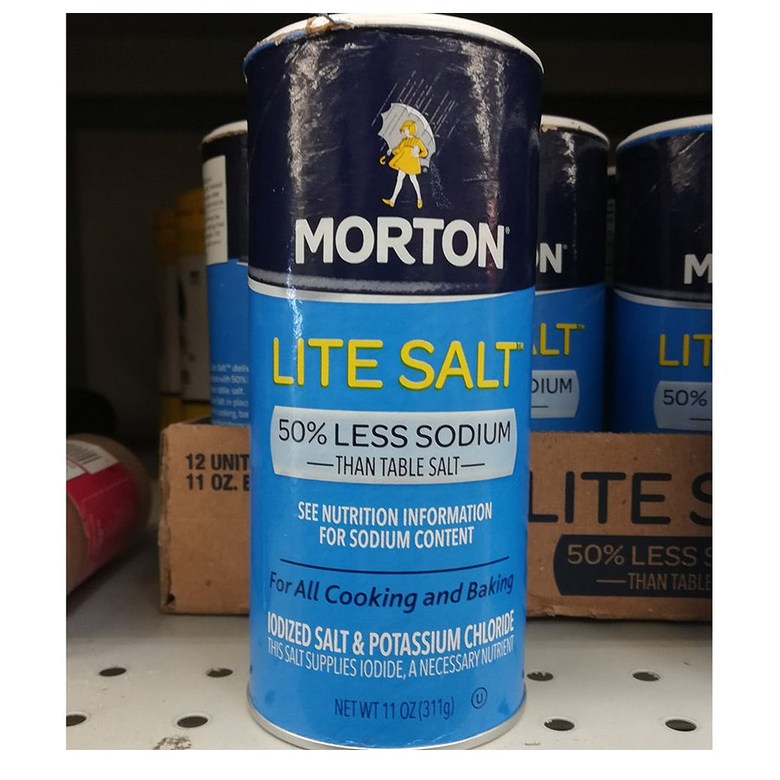 Morton Lite Salt 50 Less Sodium 모턴 라이트 솔트 50퍼센트 저염분 11oz(311g), 6팩